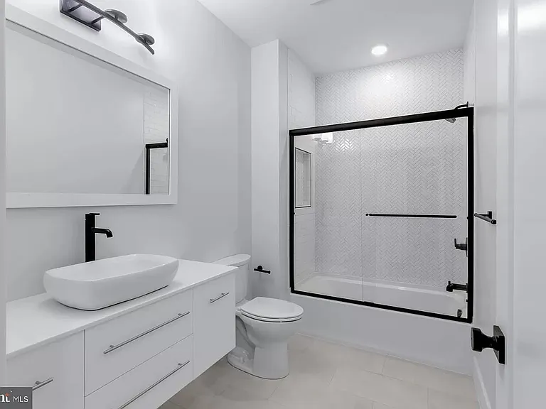 1868 Frankford Ave #404 — Photo 4