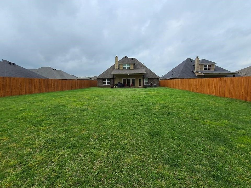 2nd image of 352 Avondale Ln