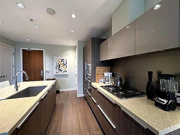 3rd image of 1618 Columbia St