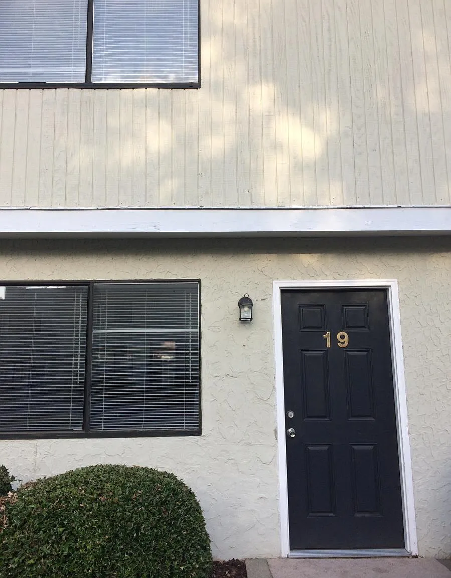 2 bed, 1100 sqft, $1,100 — Photo 1