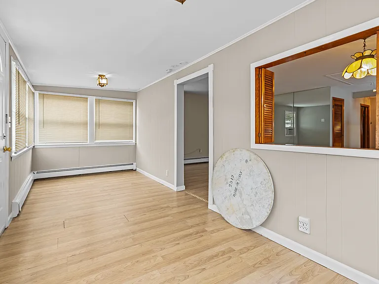 43 Virginia Ave — Photo 8