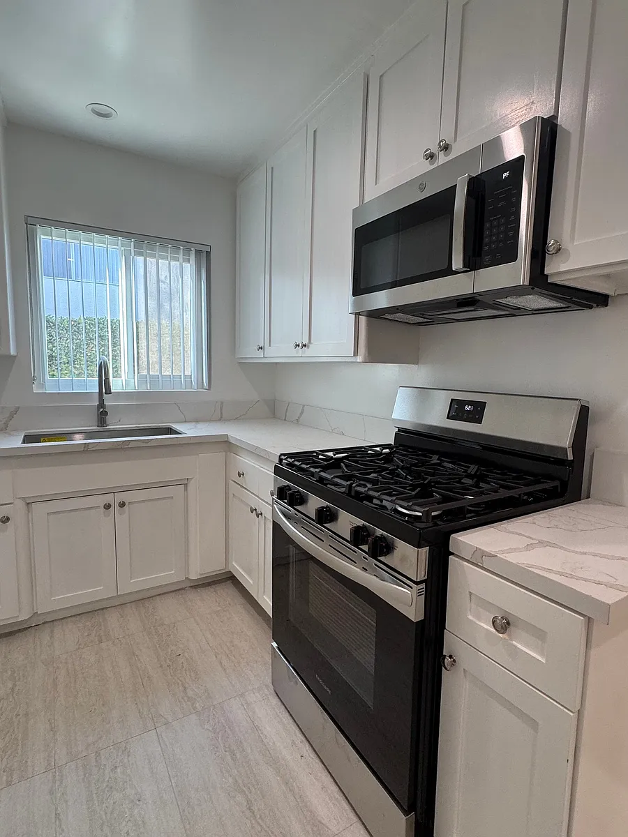 Building Photo - 283 S El Molino Ave #7