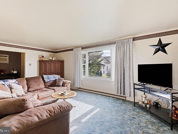 4th image of 3227 N Hobson St