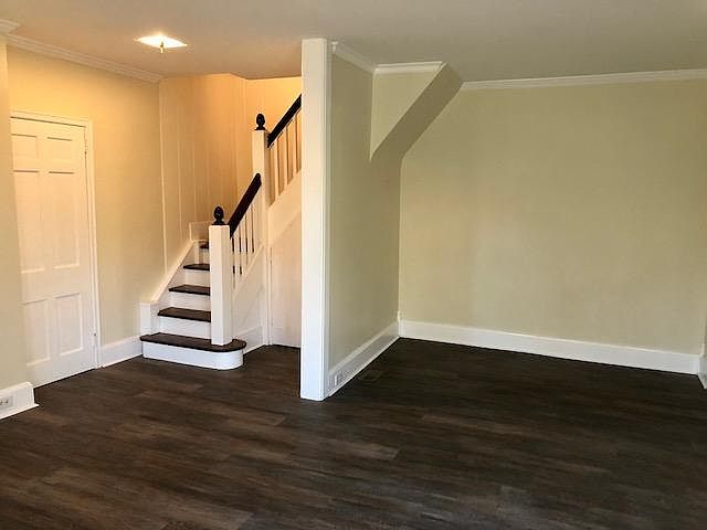Living Room/Dining Area