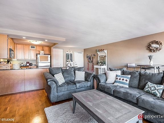 Kitchen / Living Room