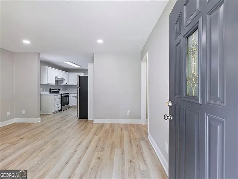 2862 Argyle Dr NW — Photo 2