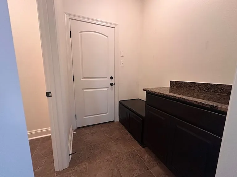 108 Valcour Pl — Photo 12