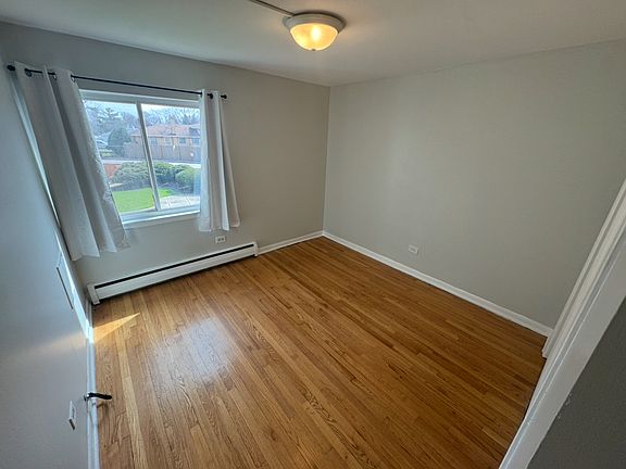 2nd image of 605 N Wolf Rd