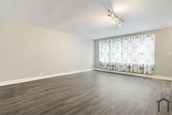 3 bed, $2,000 — Photo 2