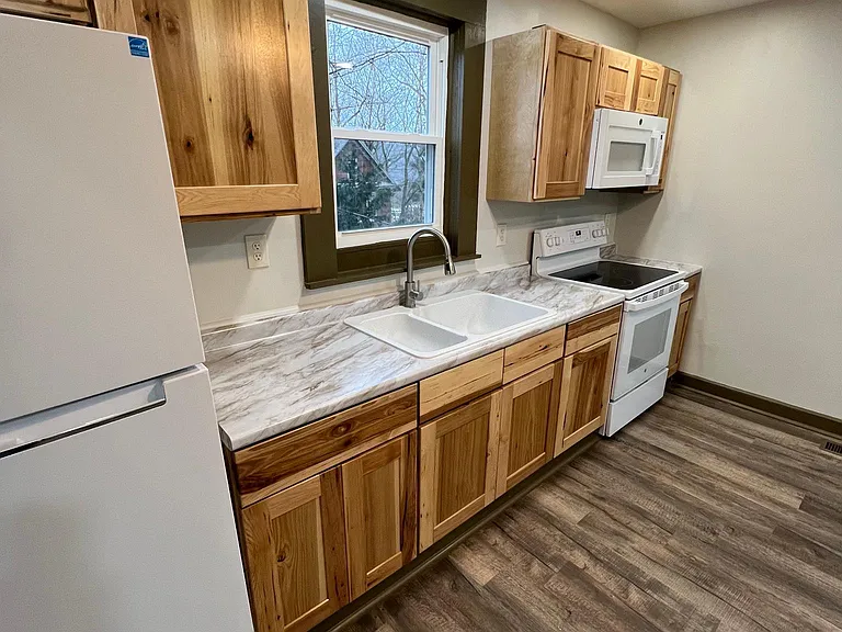 202 Hiland Ave — Photo 4