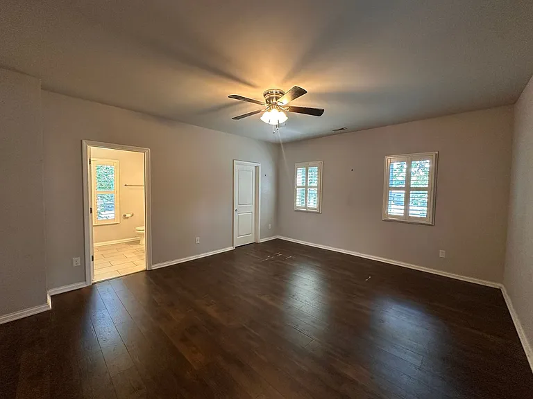 829 E Chestnut St — Photo 23