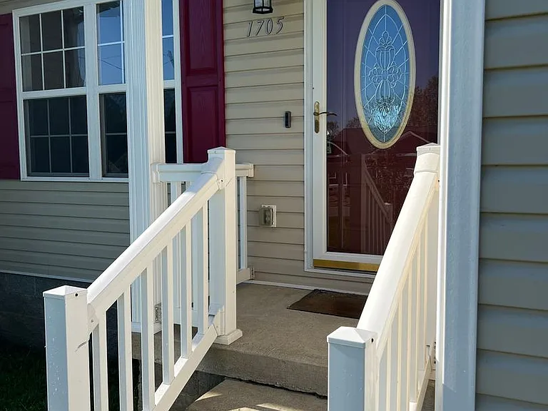 1705 Madison Ct — Photo 3