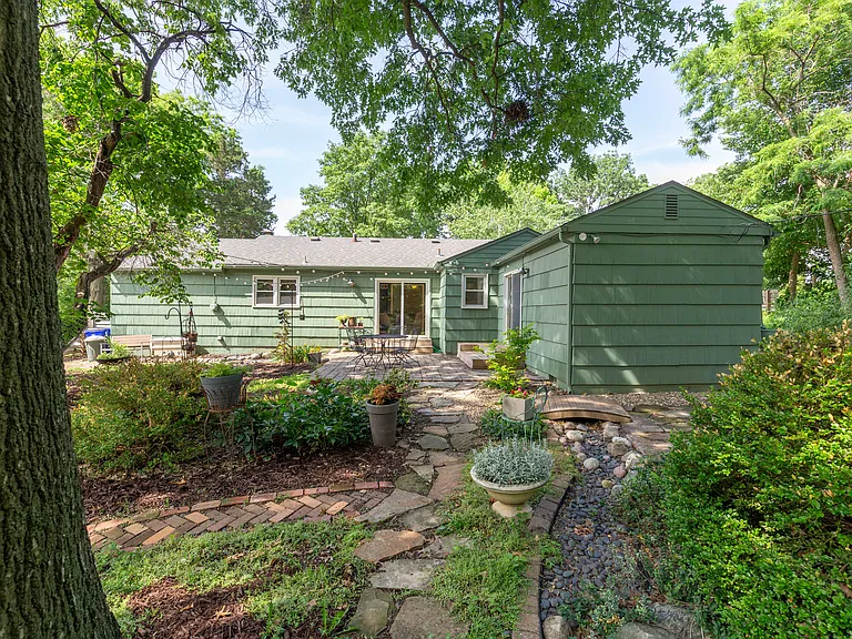 8721 Goodman St — Photo 24