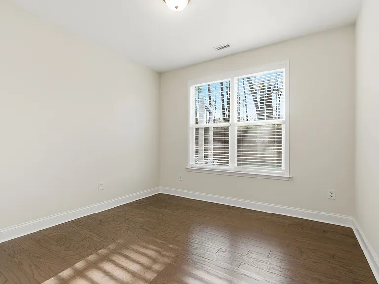 721 Vine Pond Ct — Photo 28