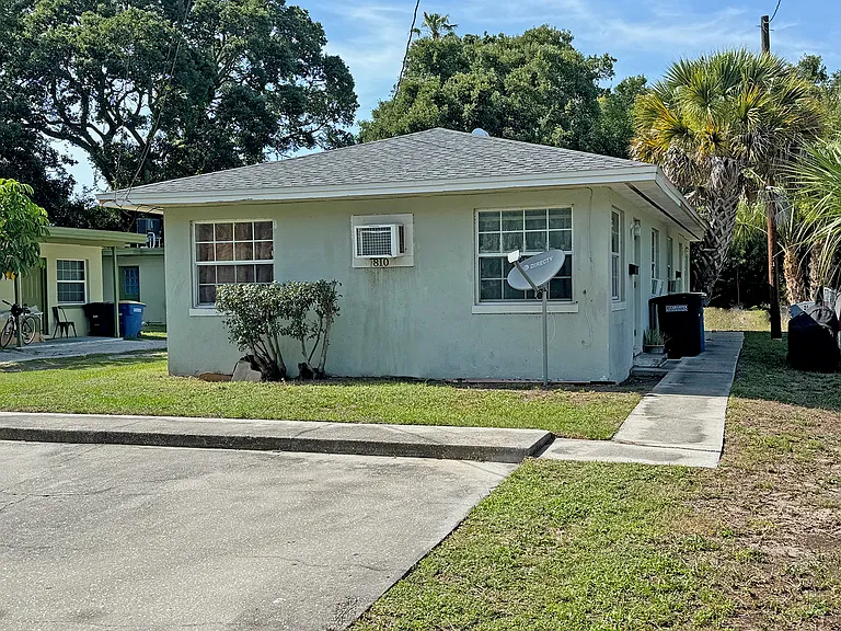 810 1/2 Palm Bluff St #B — Photo 1