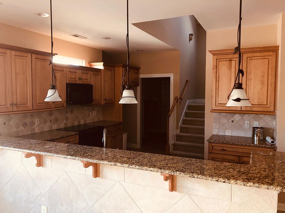 1st image of 1012 N Dogwood Dr
