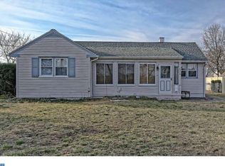 620 River Dr, Riverside, NJ 08075