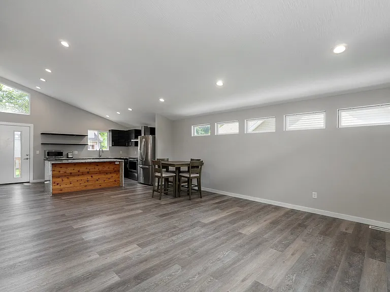 653 S Fairway Ave — Photo 7