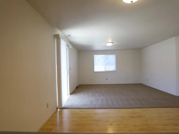 724 SW Larch Rd, Grants Pass, OR 97526