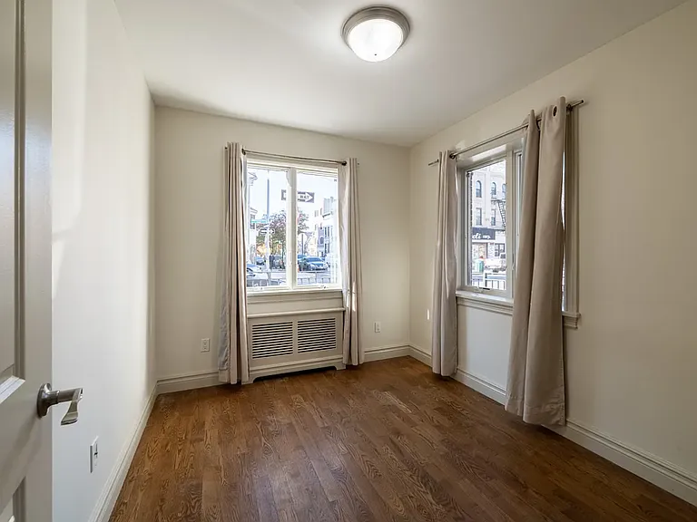 300 Eldert St #1R — Photo 3