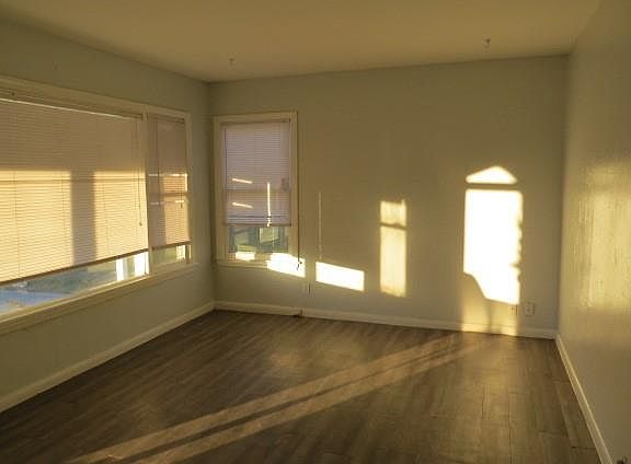 3rd image of 633 Lansdown Dr