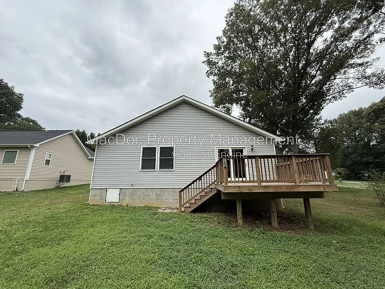 77 Lakeview Dr — Photo 37