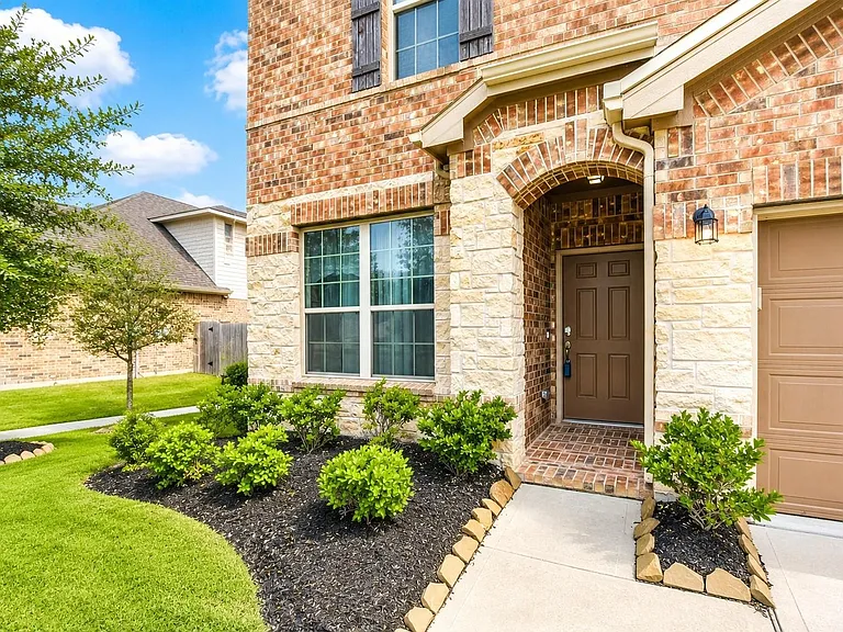 5047 Royal Amber Ln — Photo 2
