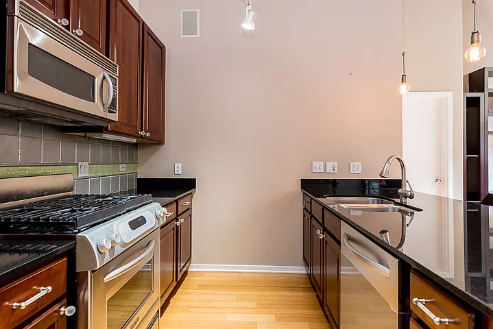 1735 N Paulina St #206 — Photo 6