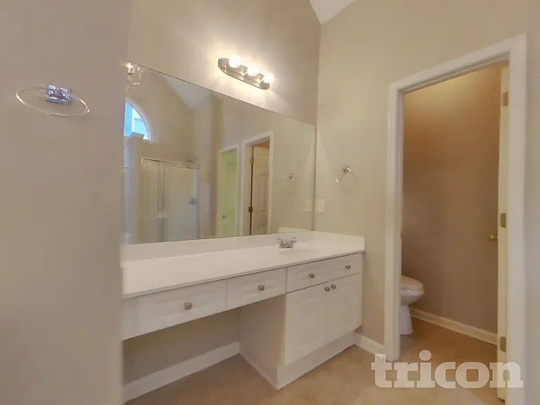1060 Middlebrooke Dr — Photo 9