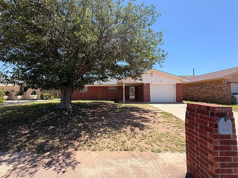 1406 N Tasker Dr — Photo 1
