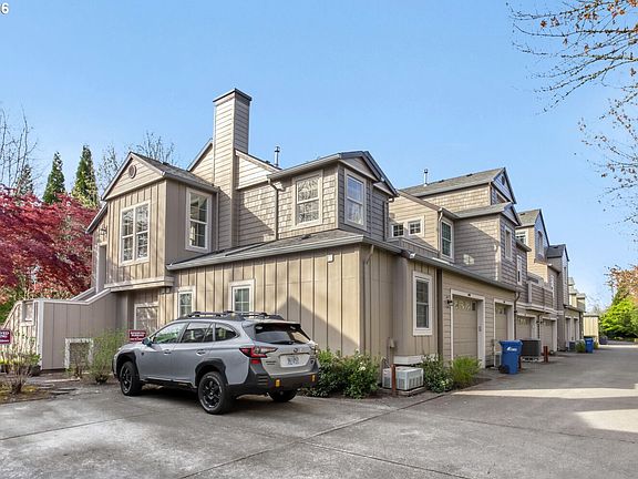 3rd image of 1828 NE Ashberry Dr