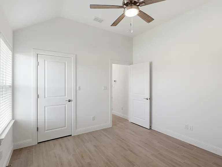 608 Violet Dr — Photo 15
