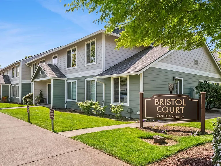 Bristol Court Apartments — Photo 1