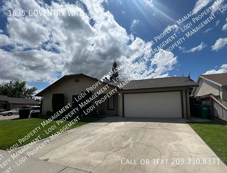 3 Bedroom 2 Bath Duplex — Photo 2
