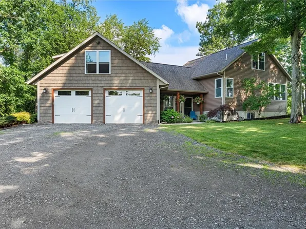 9424 Pendergast Rd, Phoenix, NY 13135