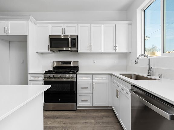 3rd image of 1331 W Payson Avenue Lot3035