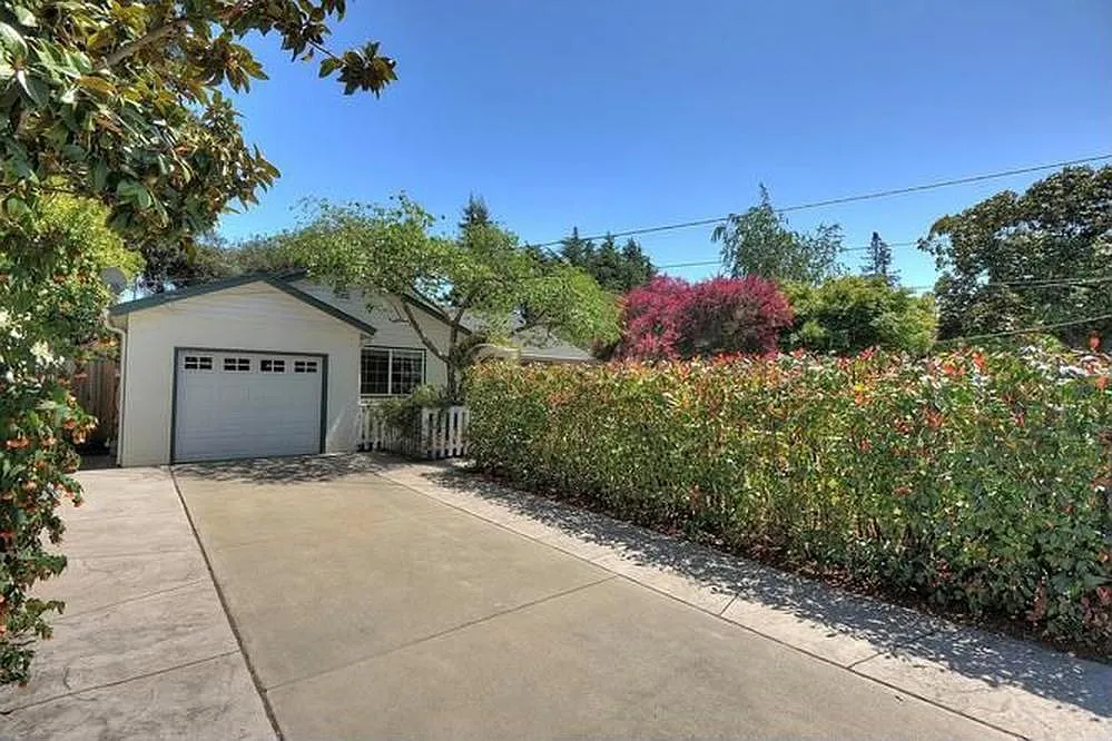 3 bed, 1400 sqft, $8,000 — Photo 2