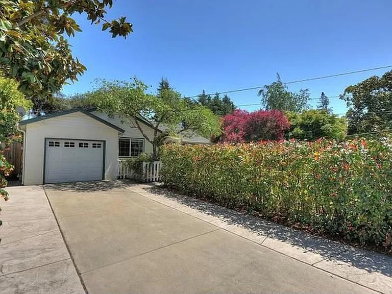 675 Middle Ave — Photo 2