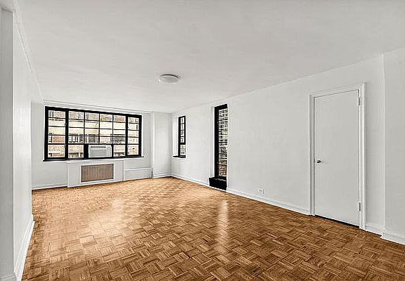4th image of 310 E 44th St APT 1706