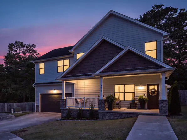 494 Candytuft Ln, Hixson, TN 37343