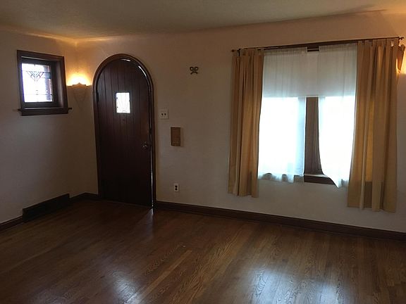 2nd image of 6062 Potomac St