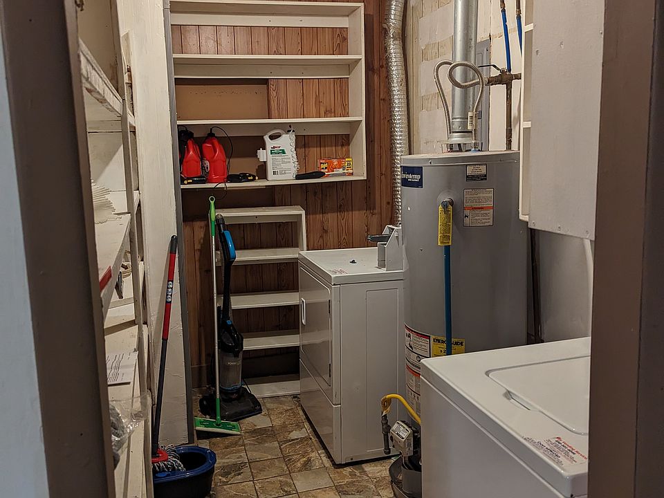 1st image of 1241 Hawthorn Dr #3