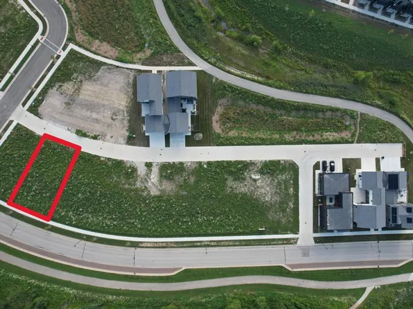 9423 South LAKE VISTA PARKWAY, Oak Creek, WI 53154