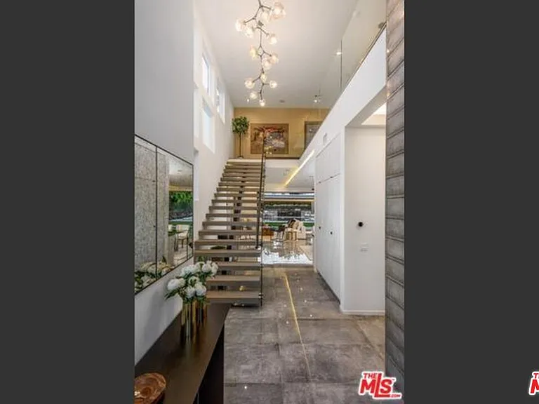 11241 Blix St — Photo 14