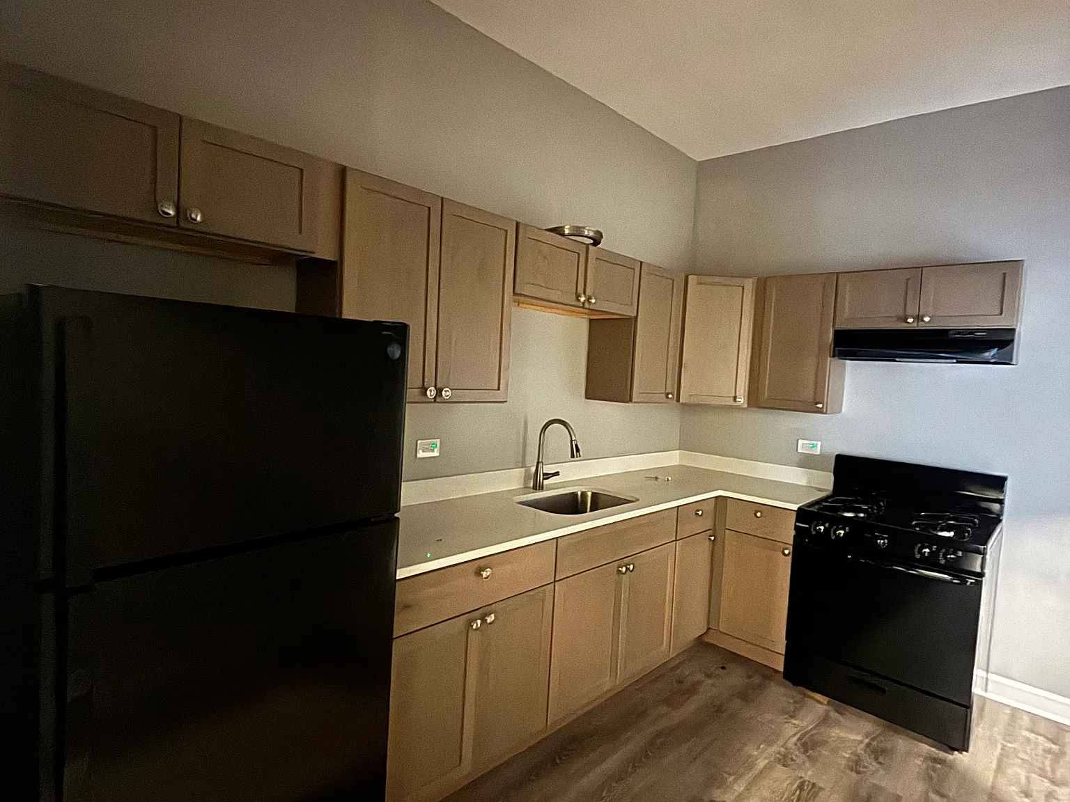 2 bed, 1.0 bath, $1,450 — Photo 2
