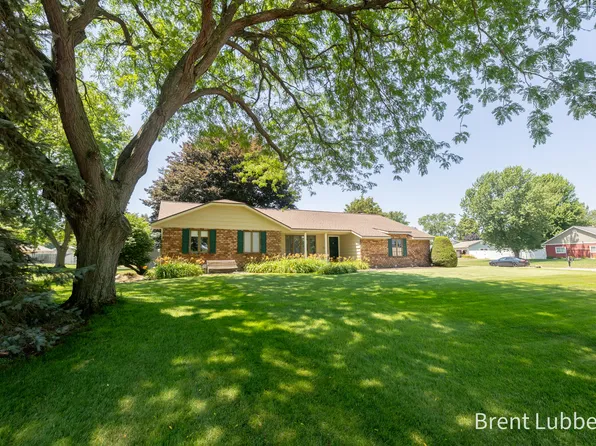 2685 E Chester Dr, Zeeland, MI 49464