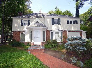 9 Strathmore Rd, Great Neck, NY 11023