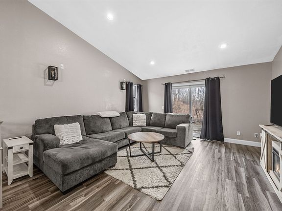 3rd image of 625 Freeseway Dr