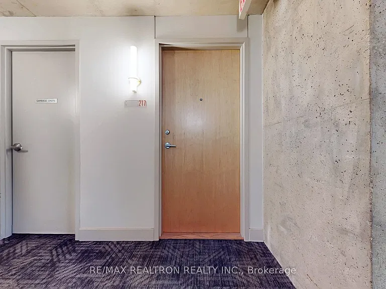 1050 The Queensway #217 — Photo 12