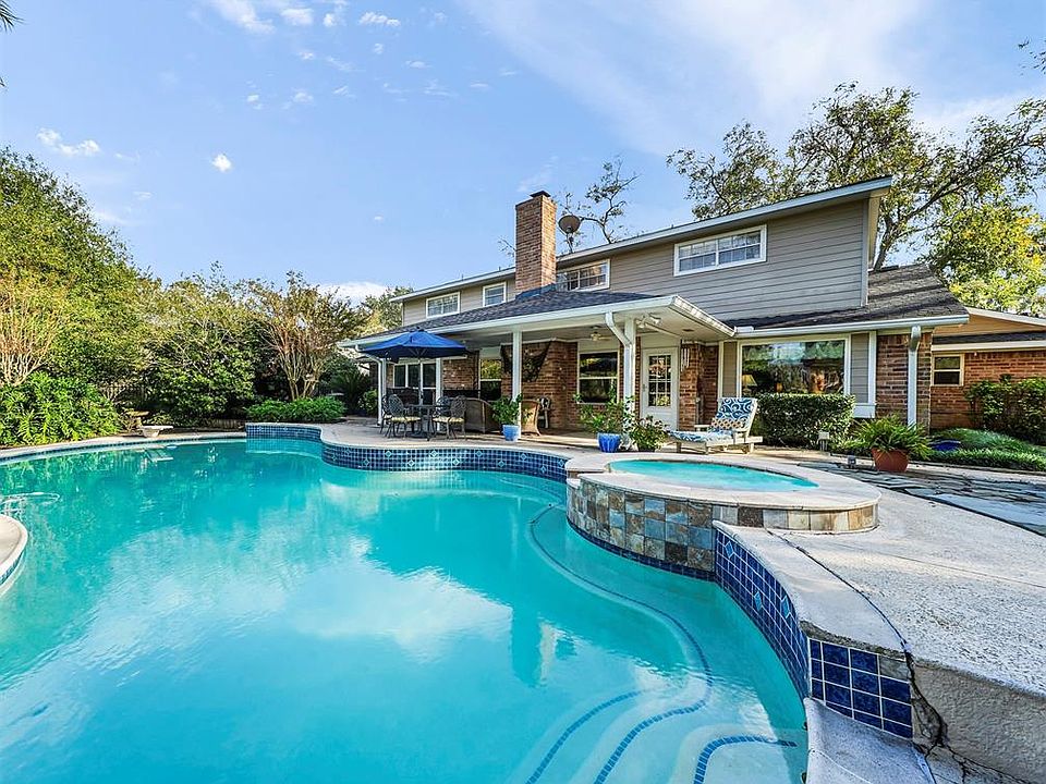 Wonderful 2 story, 4/2 full, 2 half bath/2 home located on a gorgeous lot with lovely curb appeal, large trees, mature landscapi